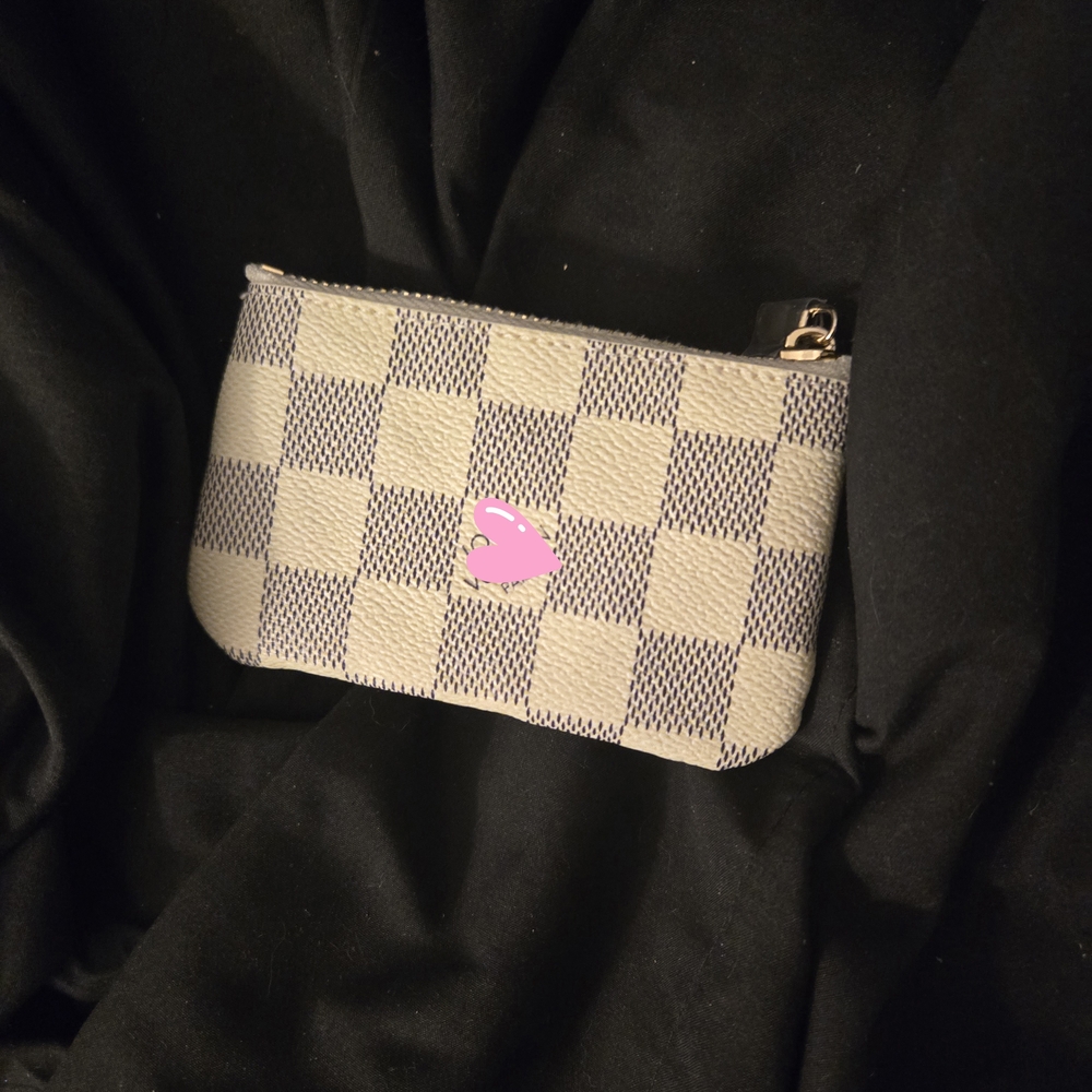 Elegant Checkered Women's Wallet in Gray and Cream